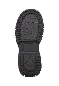 Suola di scarpa in gomma nera con profondi intagli e la parola "Buffalo" in rilievo vicino al tallone e motivo di testo ripetuto sulla parte anteriore del piede.