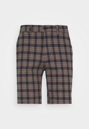 Bruine en zwarte geruite korte broek met knoop en riemlussen, weergegeven op een effen witte achtergrond.