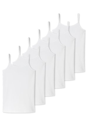 Pakket van zes witte katoenen cami-topjes met dunne bandjes, met een recht gesneden ontwerp en een gladde textuur. Elk stuk is identiek.