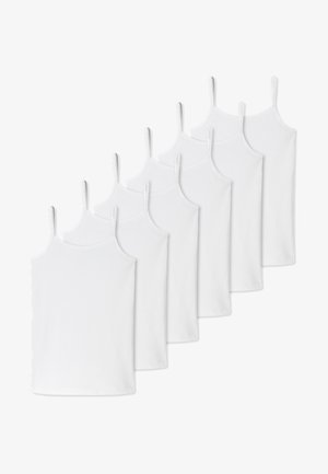 Pakket van zes witte katoenen cami-topjes met dunne bandjes, met een recht gesneden ontwerp en een gladde textuur. Elk stuk is identiek.