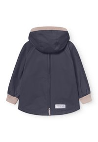 Otroški temnosivi kapucar s kapuco, bež rebrastimi manšetami in obrobo kape, sprednjim zadrgo ter majhno oznako z logotipom "Mini A Ture" blizu roba.