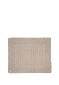 Beige gestructureerde douchemat met een roosterpatroon en een omrand paneel in het midden, gemaakt van zacht, absorberend materiaal.