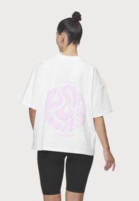 Pegador GABI HEAVY OVERSIZED TEE - Apdrukāts T-krekls - white