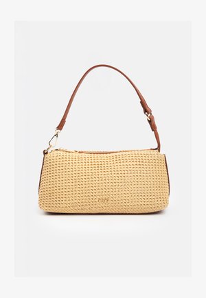 Sac à main rectangulaire beige tissé avec bandoulière en cuir marron, fermeture éclair dorée et petit logo "RAID" au centre avant.