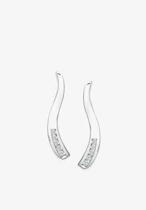 Orecchini curvi in argento con una fila di piccole pietre trasparenti incastonate lungo la base, superficie liscia e lucida e forma ondulata.