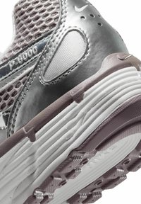 Nike Sportswear - Sneakersy niskie