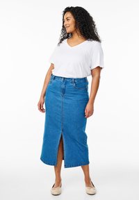 Zizzi FLASH - 2ER-PACK MIT V-AUSSCHNITT - Lihtne T-särk - black white