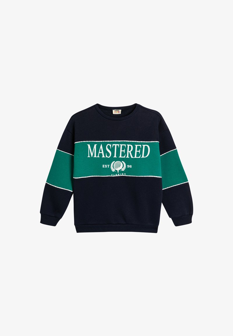 Sudadera azul marino con rayas horizontales verdes y blancas, que presenta el texto "MASTERED EST 96 FLORIDA" en una fuente negrita. Cuello redondo clásico.