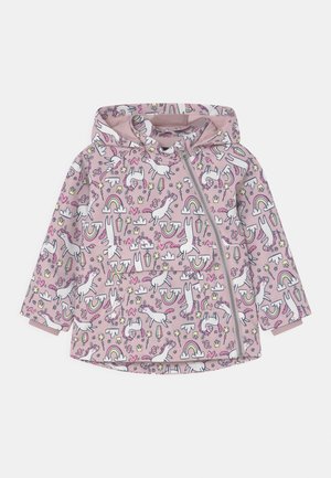 Rosa Regenjacke mit Einhorn- und Regenbogenmuster, vorne mit Reißverschluss, Kapuze und elastischen Bündchen. Das Material wirkt glatt und leicht.