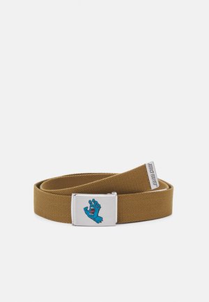 Cinturón de algodón en color marrón claro con una hebilla rectangular plateada que presenta un gráfico de una mano azul con un diseño de boca abierta. Tejido texturizado con un hardware suave.