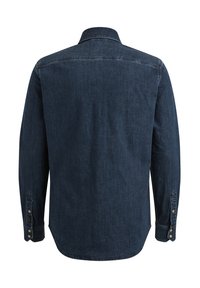 Ciemnoniebieska koszula denimowa, z długim rękawem, z kołnierzykiem zapinanym na guziki, widocznymi przeszyciami i guzikami na mankietach. Gładka tekstura, dopasowany krój.