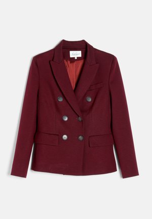 Blazer croisé rouge foncé avec six boutons noirs, revers crantés, deux poches à rabat devant et une poche poitrine, présenté sur fond blanc.