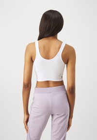 EA7 Emporio Armani TENNIS PRO LAB BRA - Športni modrček z rahlo podporo - brilliant white