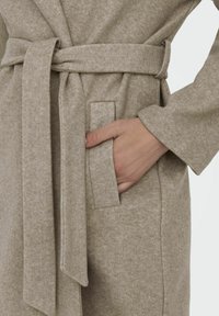 Thumbnail Image 4