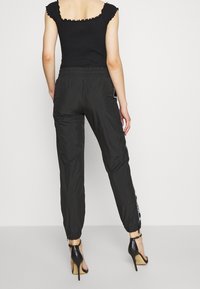 Karl Kani Träningsbyxor - black