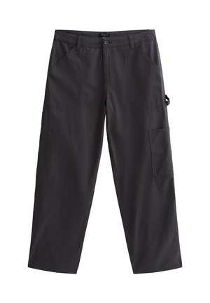 Pantaloni cargo neri con taglio dritto, dotati di due tasche frontali, una tasca laterale cargo e chiusura con bottone. Realizzati in tessuto resistente.