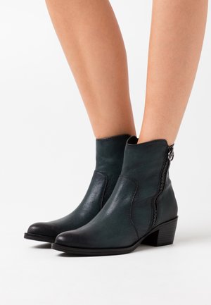 Marco Tozzi by Guido Maria Kretschmer BOOTS - Cowboy-/Bikerstiefelette - green antic