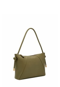 Borsa a tracolla in pelle verde oliva con una texture liscia, progettata con linee curve, un accento a nodo e dettagli della zip in tono oro.