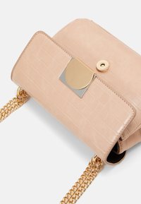 PARFOIS Axelremsväska - beige