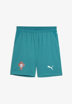 Türkiz sport rövidnadrág elasztikus derékpánttal, a bal lábszáron Portugália labdarúgó címerével, a jobb lábszáron fehér Puma logóval.