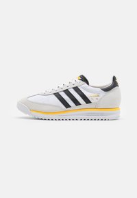 SL 72 RS UNISEX - Matalavartiset tennarit - footwear white/core black/spark