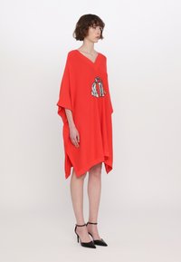 MOSCHINO JEANS URBAN - Džemperkleita - red