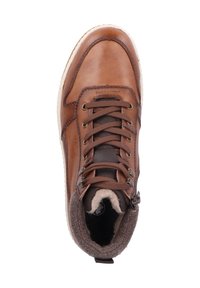 Bruine leren laars met een gestructureerde afwerking, rubberen zool en vetersluiting. Voorzien van een warme binnenvoering en contrasterende bruine accenten.
