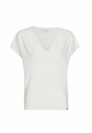 Witte korte mouw V-hals gebreide top met een losse pasvorm en een klein merkenlogo label vlakbij de onderzoom op een effen witte achtergrond.