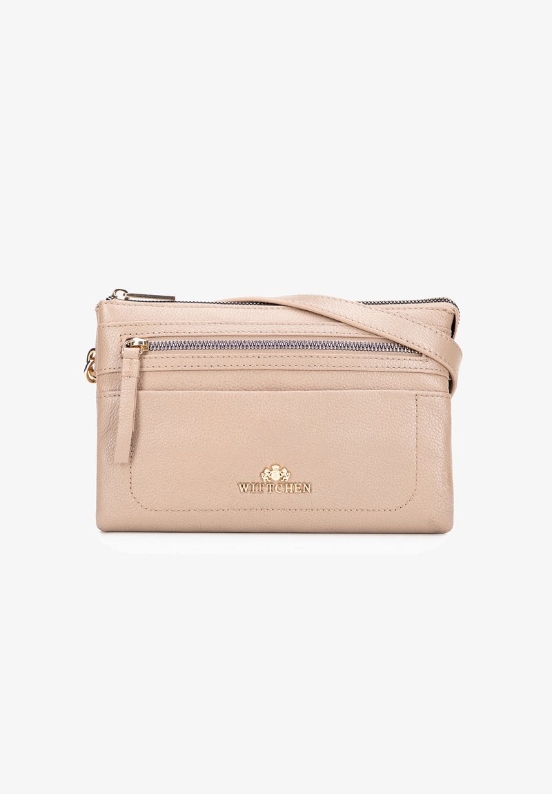 Sac à main en cuir beige avec surface texturée, fermeture éclair supérieure et poche zippée à l'avant. Présente des accessoires en ton doré et un détail de logo.