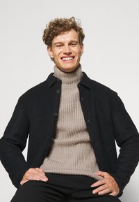 DRYKORN ARVID - Camisola - braun