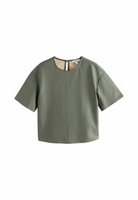 Olivově zelený krátký rukáv crop top vyrobený z hladkého materiálu, s kulatým výstřihem a zadním zapínáním s detailem ve tvaru klíčové dírky.