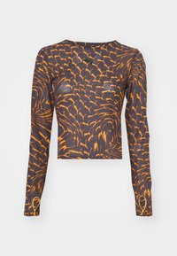 Långärmad kort topp i mörkt tyg med orange fågel-liknande mönster; har rund hals och figurnära design. Stretchigt, lätt material.