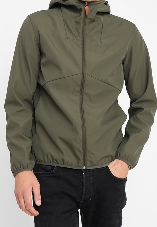 Olivgrön lätt jacka med huva, dragkedja, elastiska ärmslut och nederkant. Har en sömlös bröstdesign och minimal detaljering.