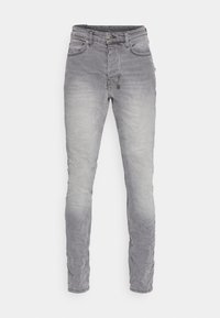 Jeans de color gris claro hechos de denim, con un corte ajustado, diseño de cinco bolsillos, un sutil desvanecimiento y costuras en contraste a lo largo de las costuras.