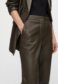 Massimo Dutti Nahkahousut - khaki