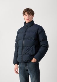 Tommy Hilfiger PUFFER JACKET - Jachetă cu puf - desert sky