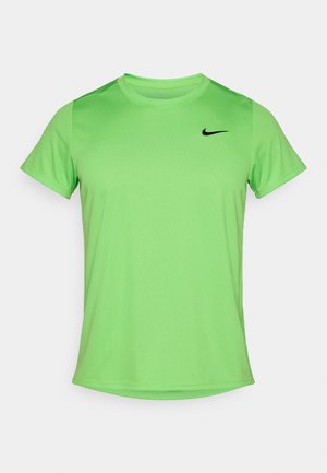 Zelené atletické tričko vyrobené z hladkej, ľahkej tkaniny. Má okrúhly výstrih, krátke rukávy a malú čiernu značku Nike na hrudi.