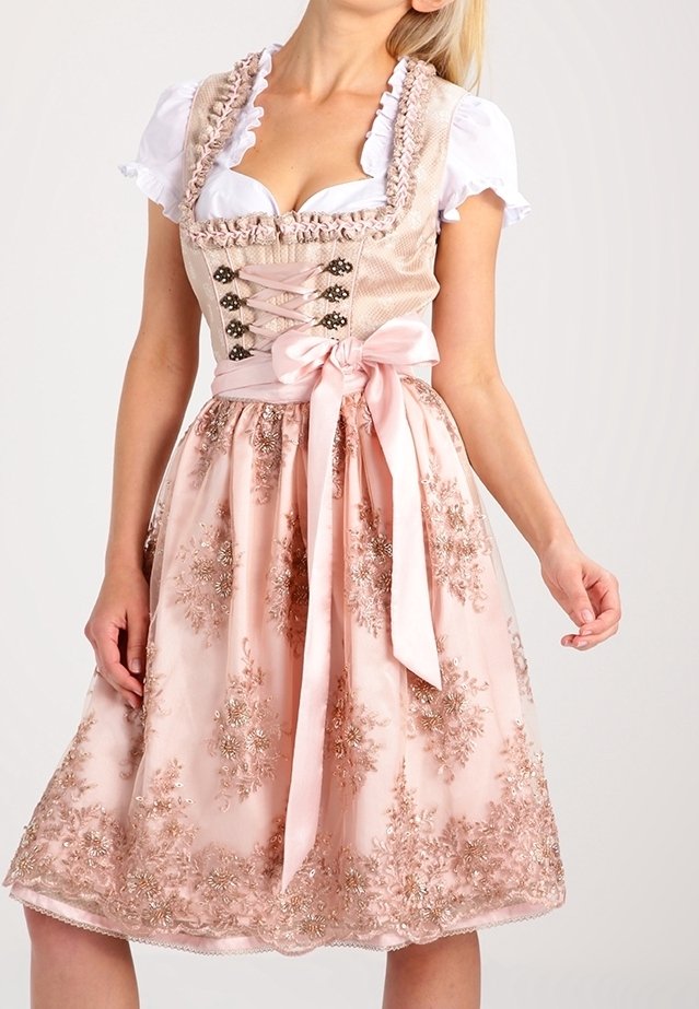 Dirndl z dopasowaną beżową górą, sznurowanym przodem i bufiastymi białymi rękawami; różowa spódnica z haftem kwiatowym i satynową wstążką.