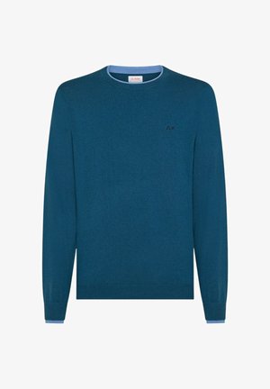Maglione a maniche lunghe blu teal con colletto interno azzurro e piccolo logo ricamato "ΔX" in nero sul lato sinistro del torace.