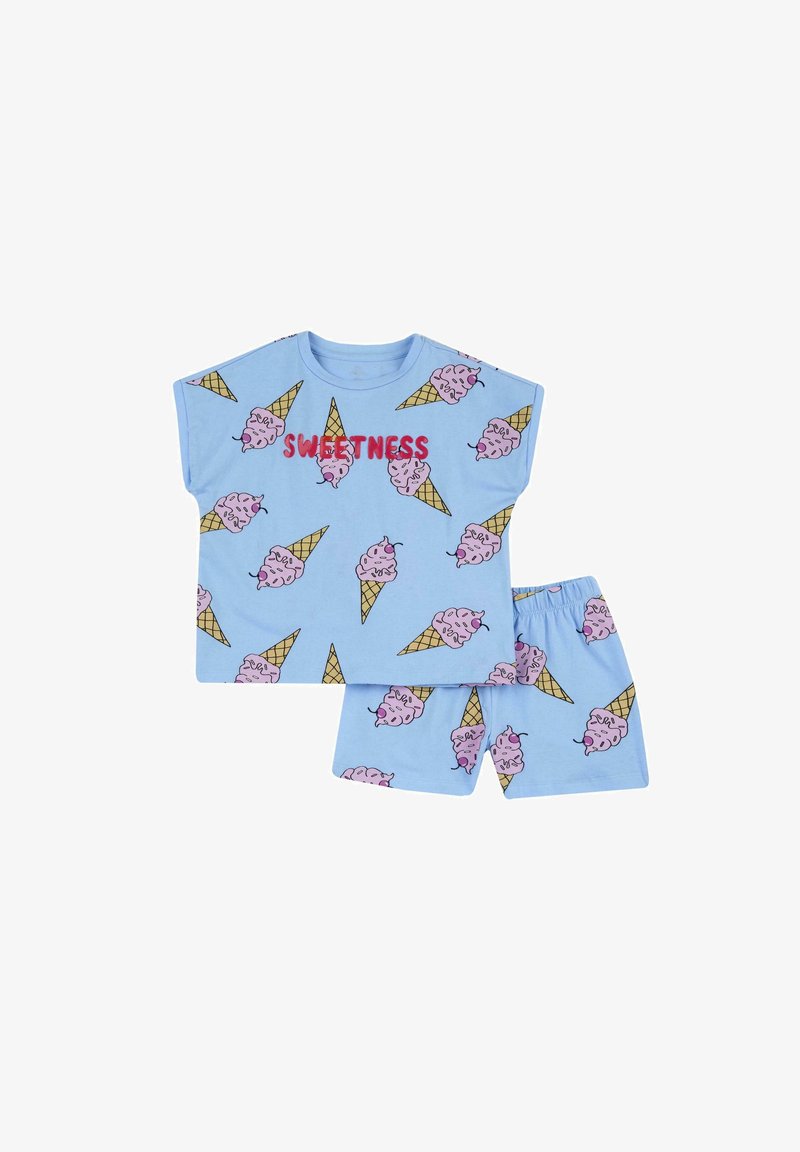 Ensemble de pyjama en coton bleu clair comprenant un haut à manches courtes avec le texte "SWEETNESS" et un short, tous deux décorés de motifs de glaces roses et de cônes gaufrés.