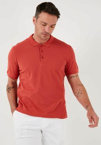 Pólóing - brick red