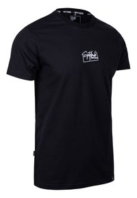 Schwarzes Baumwoll-T-Shirt mit kurzen Ärmeln; mit weißem "SPITZBUB"-Logo auf der Brust und markiertem Nackenlabel. Einfaches Design, normale Passform.