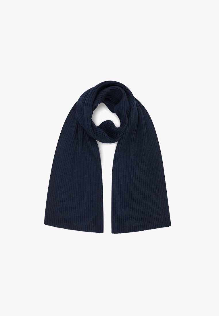 Granatowy szalik z prążkowanej tkaniny o miękkiej teksturze, w długim prostokątnym kształcie, bez wyraźnych elementów metalowych czy akcentów.
