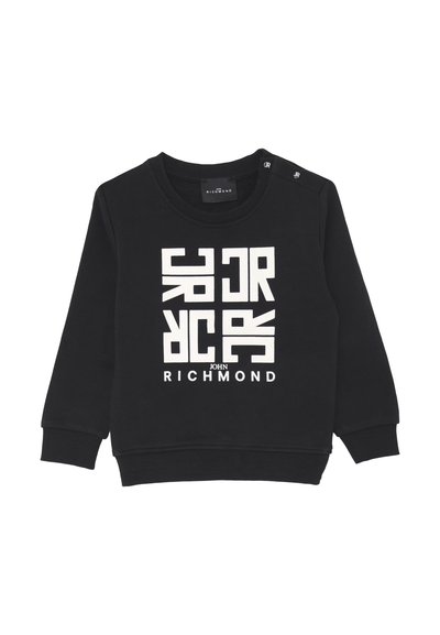Felpa nera a maniche lunghe con logo geometrico bianco JR e testo "John Richmond" sul davanti, con due bottoni sulla spalla sinistra.
