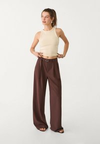 Stradivarius WIDE-LEG WITH BUCKLE DETAIL  - Pantaloni - dark brown