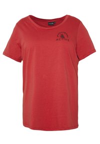 Camiseta de manga corta roja hecha de algodón suave, con un cuello redondo y un logo estampado de "ACTIVE" con un gráfico de árbol en el pecho.