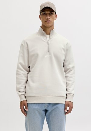 aprel Pusa - moonbeam