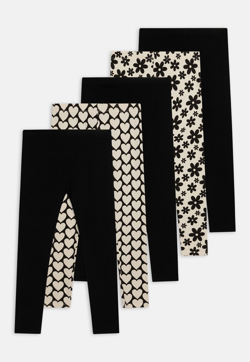 Cinco pares de leggings: quatro pretos sólidos e um com um padrão de corações. Os corações são pretos sobre creme, enquanto flores aparecem em outro.