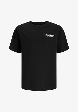 Μαύρο βαμβακερό T-shirt με κοντό μανίκι, εφαρμοστό στο πάνω μέρος του βραχίονα και στον ώμο, πάνω σε ουδέτερο φόντο.