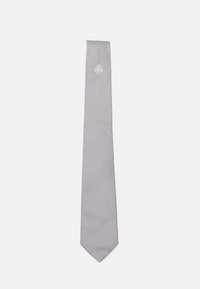Selecionado, concrete/white